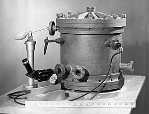 Millikan’s oil-drop apparatus 1