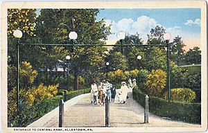 1910 - Central Park Entrance