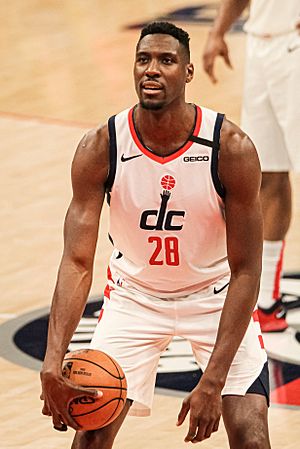 Ian Mahinmi (50641521682).jpg