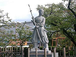 Nakanotakekostatue