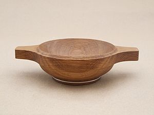 Oak-quaich