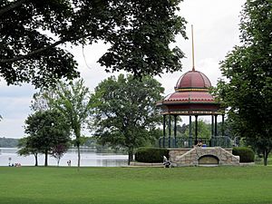 Wakefield Bandstand in the Summer