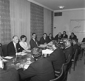 Bundesarchiv B 145 Bild-F012027-0005, Bonn, BMWi, Westrick empfängt Minister Bhutto