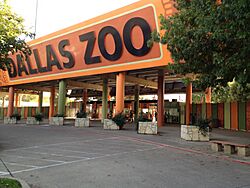 DallasZooEntrance.jpg