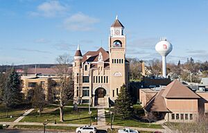 Iron County Courthouse full view