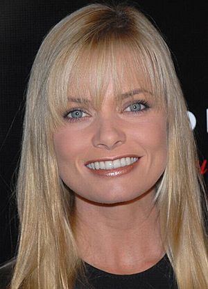 Jaime Pressly at Slim-Fast Fashion Show 4.jpg