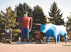 Statues of Paul Bunyan and Babe the Blue Ox