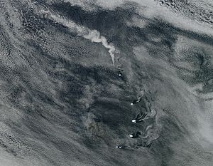 Plume from Zavodovski volcano (7128666611)