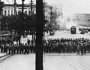 Winnipeg general strike turns into a riot E004666106-v8