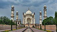 BIBI KA MAQBARA (TOMB OF THE LADY) 2