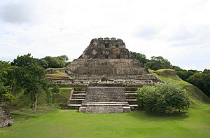 Xunantunich09