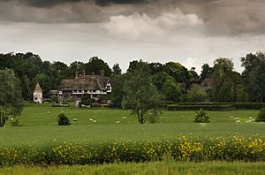 Crowhurst-Place-Geograph-2978142-by-Carl-Ayling