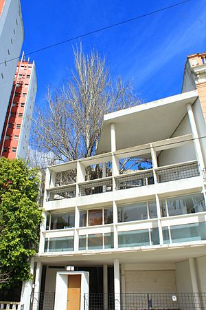 Edificio lindero Casa Curutchet 4.