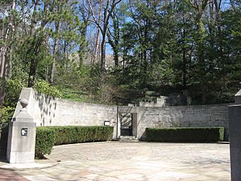 Elm Court courtyard, Butler.jpg