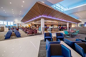 New Delta Sky Club (29840678206)