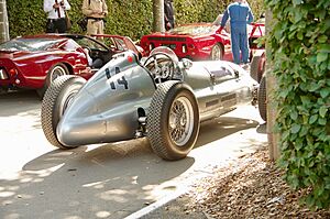 2019 Goodwood Revival Parnell Challenger (49007403408)