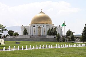 Ashgabat mosque IMG 5756 (26111145635)