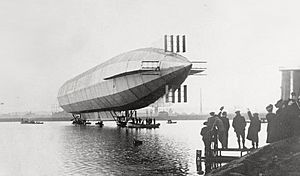 British Airships Q112310 (cropped)