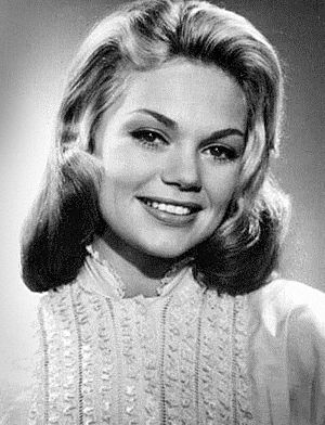 Dyan Cannon 1950s-cropped.jpg