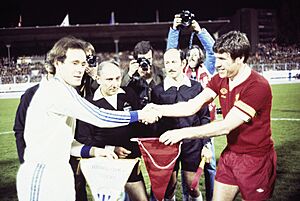 Köbi Kuhn and Emlyn Hughes.jpg