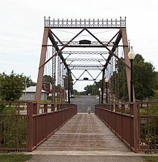 WalnutStreetBridgeMazeppaMN