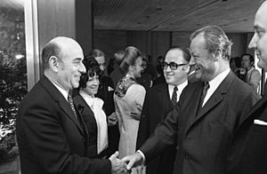 Bundesarchiv B 145 Bild-F034157-0024, Bonn, Bundeskanzler Brandt empfängt Schauspieler