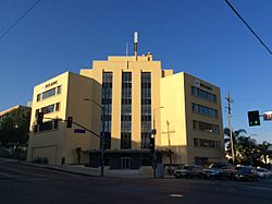 GoldenStateBuilding1949-Street1.jpg