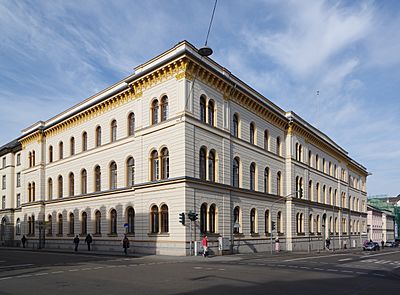 Wiesbaden Ministerialgebäude BW 2017-04-24 17-25-18