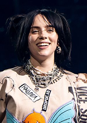 BillieEilishO2160622 (11 of 45) (52152972296) (cropped 2).jpg