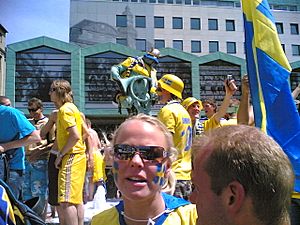 2006-06-10 Dortmund Fussball-WM Alter Markt Schweden-Fans