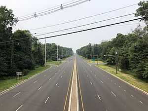 2021-07-20 12 01 14 View west along U.S. Route 22 from the overpass for Somerset County Route 527 (Mountain Avenue) in Bound Brook, Somerset County, New Jersey