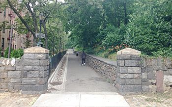 Isham Park Broadway entrance