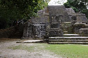 Mask Temple Lamanai 01