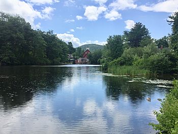 Squam River Ashland NH 2018.jpg