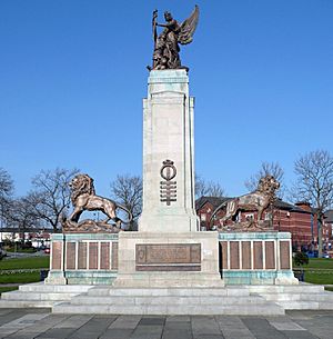 Ashton War Memorial 01 (crop)