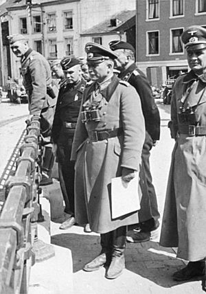 Bundesarchiv Bild 146-1980-004-32, Heinz Guderian in Bouillon, Frankreich