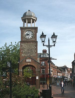 Chesham Market Sq Clock.jpg