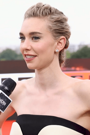 Vanessa Kirby in Paris, 2018.png