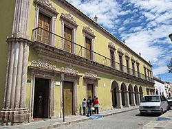 Exterior Teatro Hinojosa