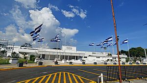 Fachada Hospital El Salvador