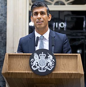 Rishi Sunak arrives in Downing Street