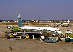 Boeing 720-058B 4X-ABB El Al LHR 30.08.64 edited-2