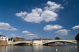 Caversham Bridge.jpg