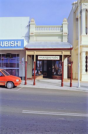 Lyall's Jewellery Shop (1997).jpg