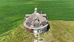 The Wickfield Round Barn, a landmark near Cantril