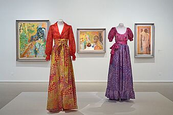 2001 Yves Saint Laurent dresses inspired by Pierre Bonnard, with Bonnard paintings (musée d'art moderne de Paris) - 51867104302