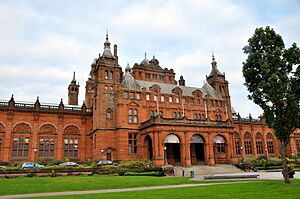 Glasgow, Kelvingrove Gallery (38560538976).jpg