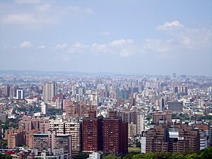 虎頭山環保公園 桃園市景 Taoyuan City from Hutoushan Green Park - panoramio