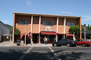 Along Sonoma Plaza