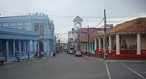 The city's central avenue, Calle de José Martí